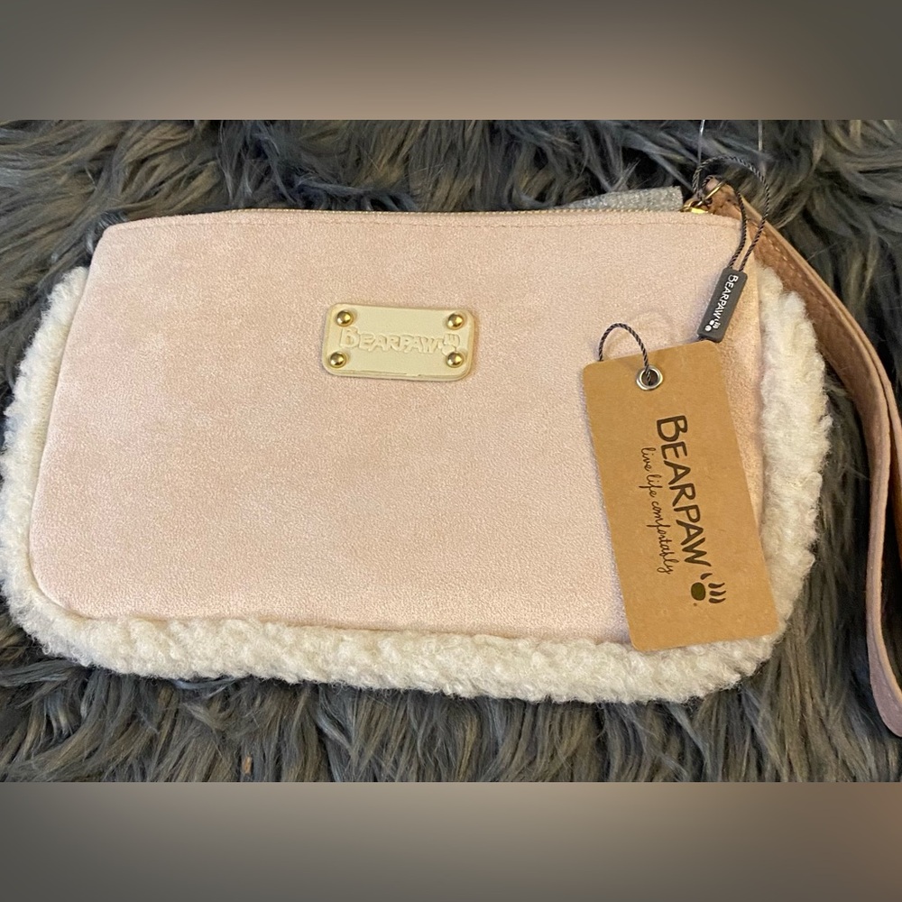 NWT Bearpaw Blush Wristlet with Shearling Trim